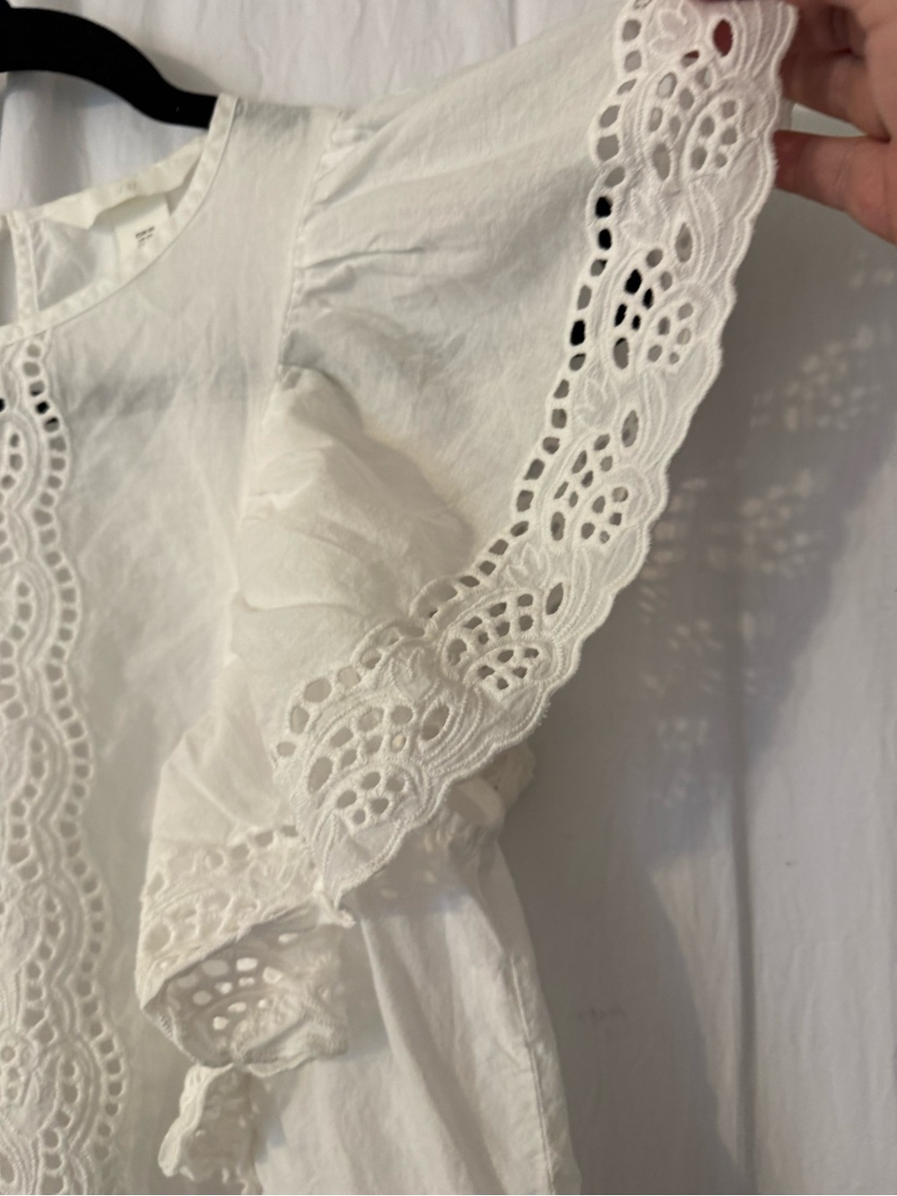 H&M White Eyelet Lace Flutter Sleeve Top Size XS - Picture 2 of 16